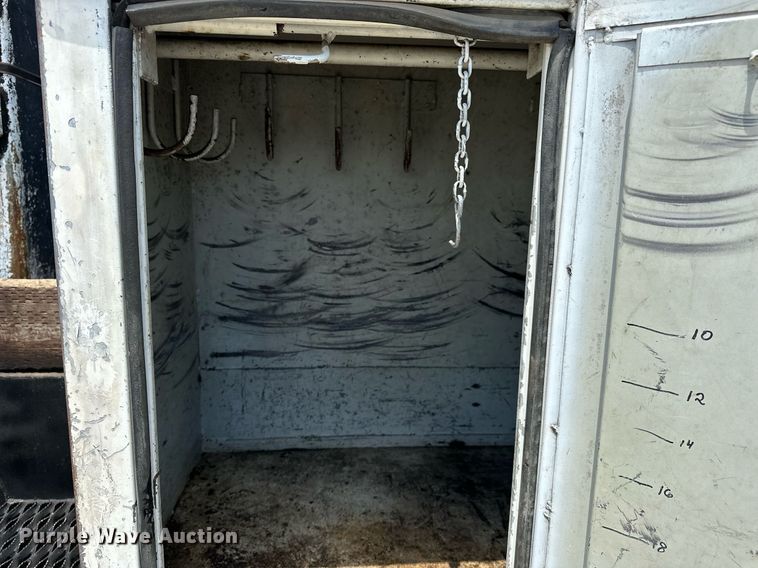 image for item EN3967 2005 GMC C7500 bucket truck