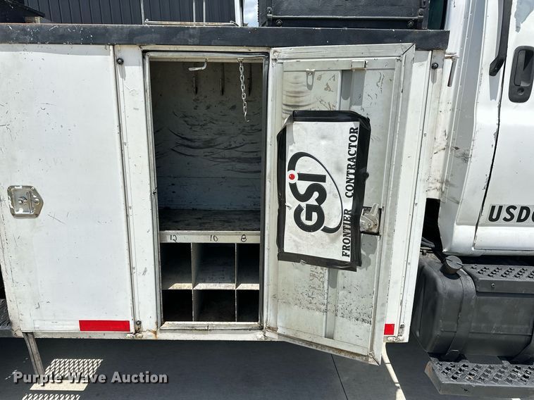 image for item EN3967 2005 GMC C7500 bucket truck