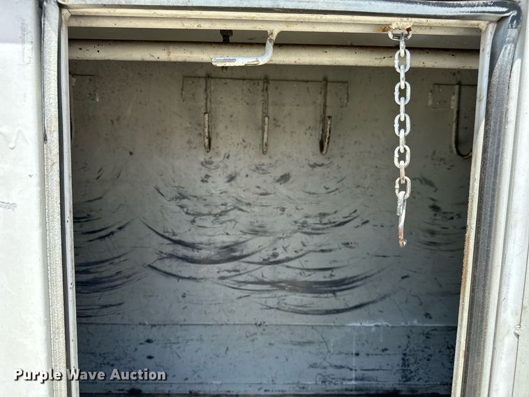 image for item EN3967 2005 GMC C7500 bucket truck