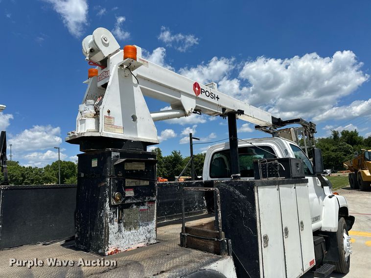 image for item EN3967 2005 GMC C7500 bucket truck