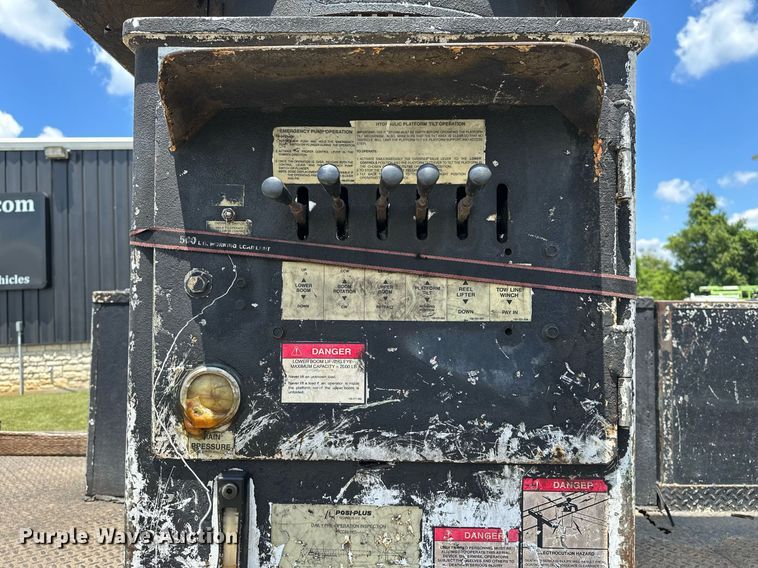 image for item EN3967 2005 GMC C7500 bucket truck