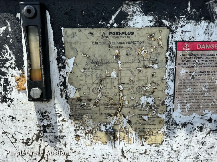 image for item EN3967 2005 GMC C7500 bucket truck