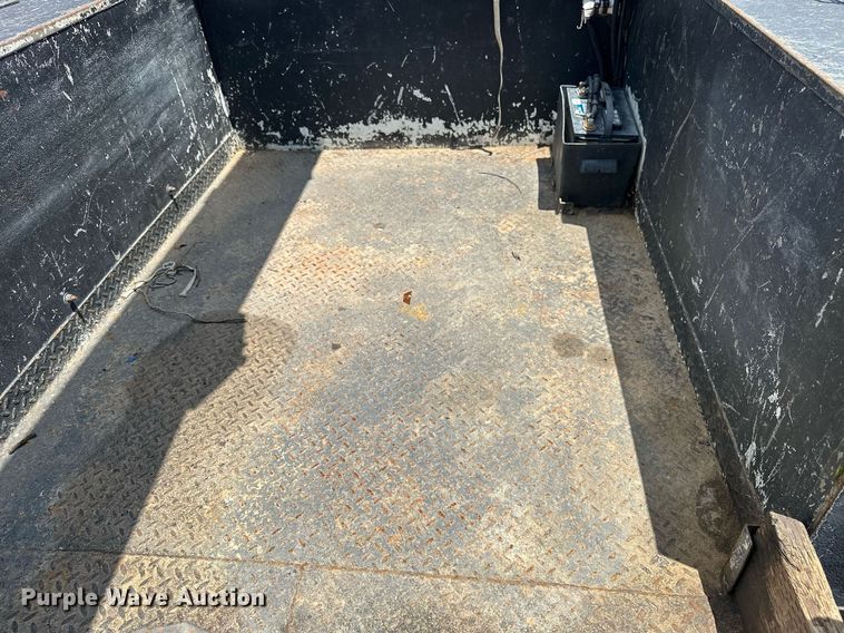 image for item EN3967 2005 GMC C7500 bucket truck