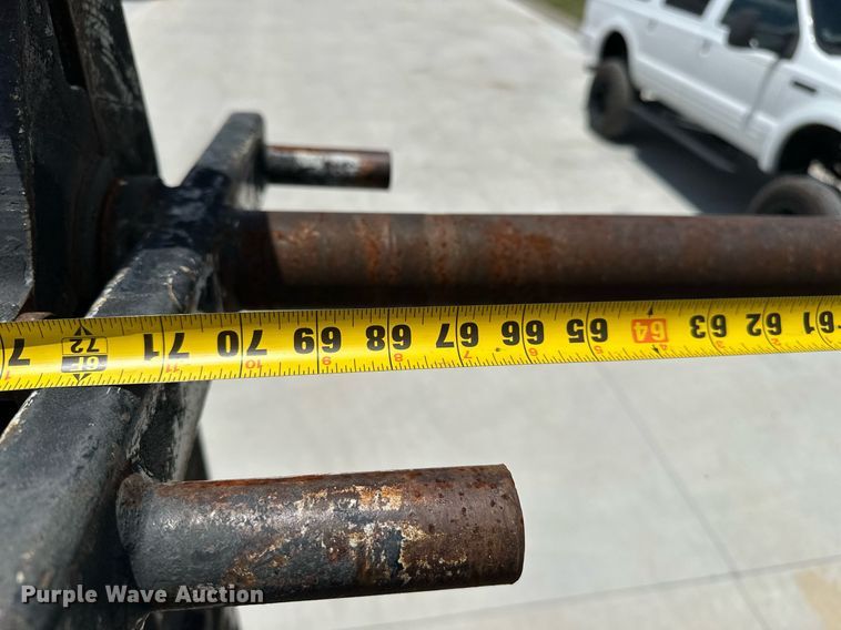 image for item EN3967 2005 GMC C7500 bucket truck