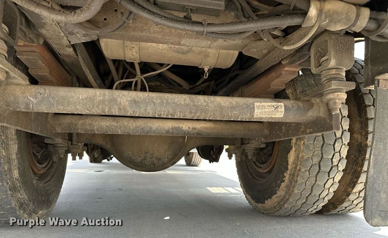 image for item EN3967 2005 GMC C7500 bucket truck