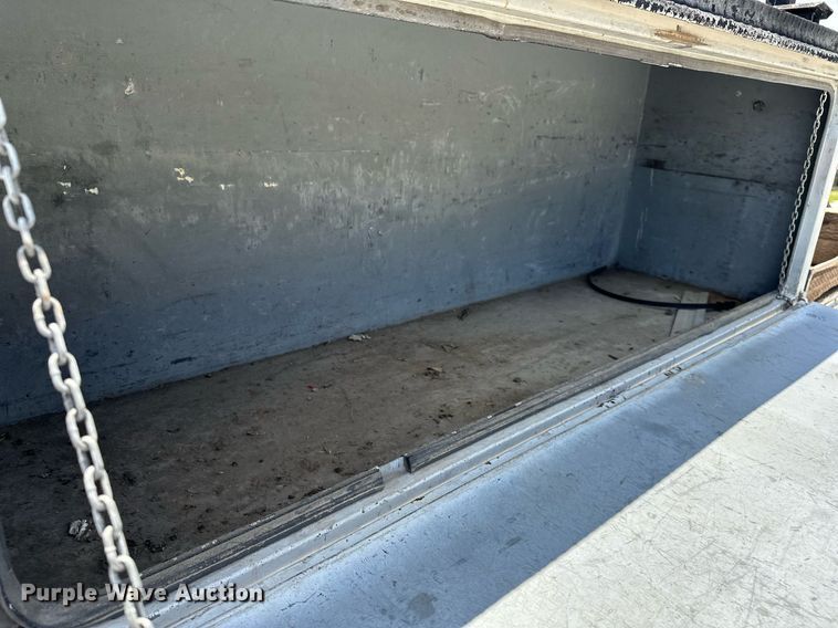 image for item EN3967 2005 GMC C7500 bucket truck