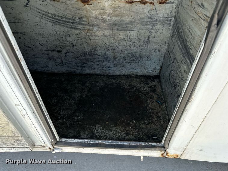 image for item EN3967 2005 GMC C7500 bucket truck