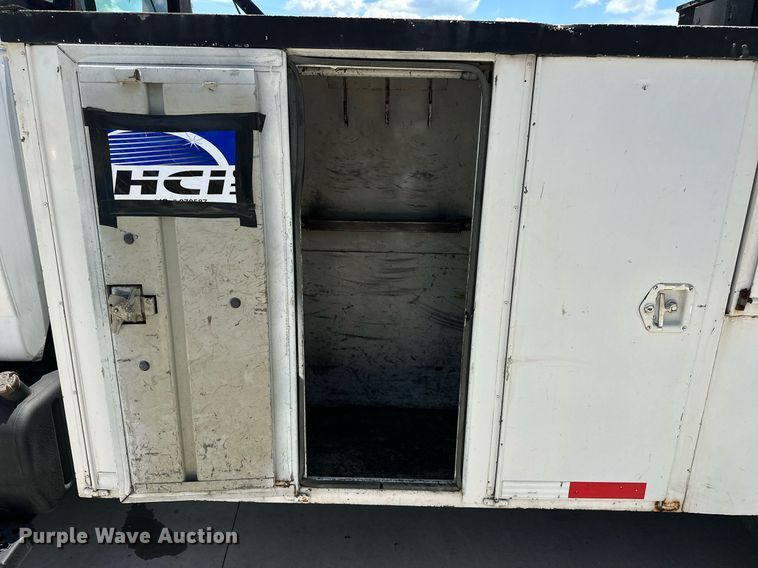 image for item EN3967 2005 GMC C7500 bucket truck