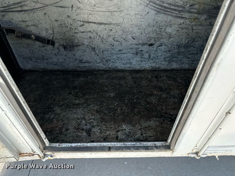 image for item EN3967 2005 GMC C7500 bucket truck