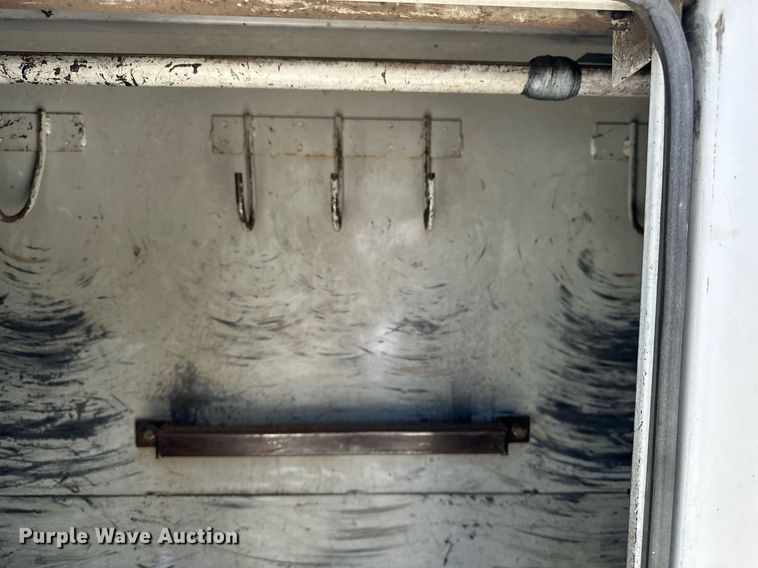 image for item EN3967 2005 GMC C7500 bucket truck