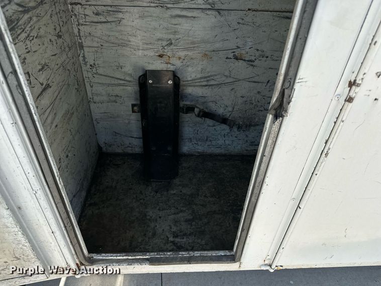 image for item EN3967 2005 GMC C7500 bucket truck