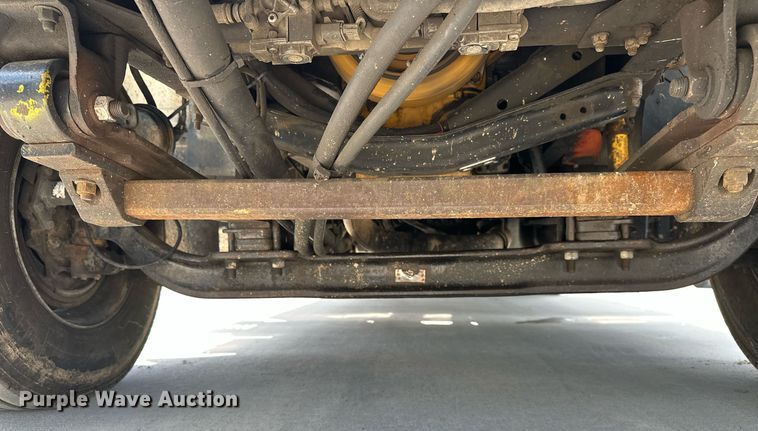 image for item EN3967 2005 GMC C7500 bucket truck