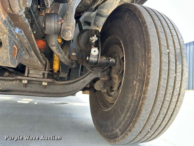 image for item EN3967 2005 GMC C7500 bucket truck