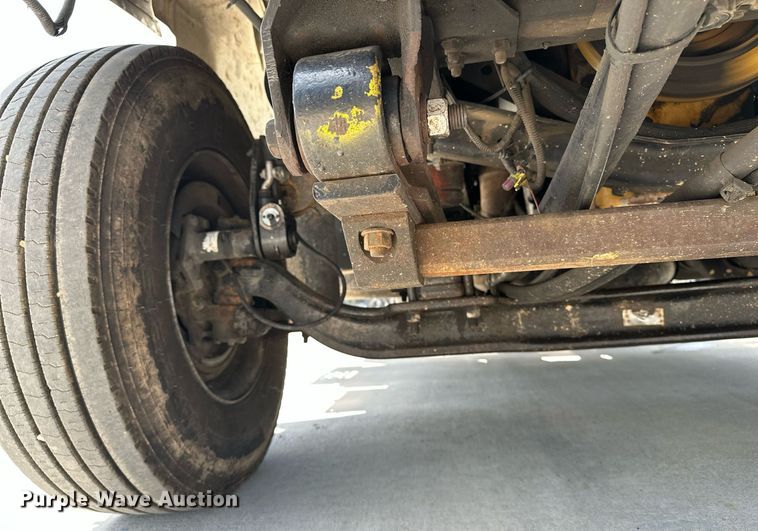 image for item EN3967 2005 GMC C7500 bucket truck