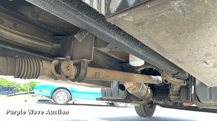 image for item EN3967 2005 GMC C7500 bucket truck