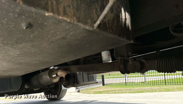 image for item EN3967 2005 GMC C7500 bucket truck