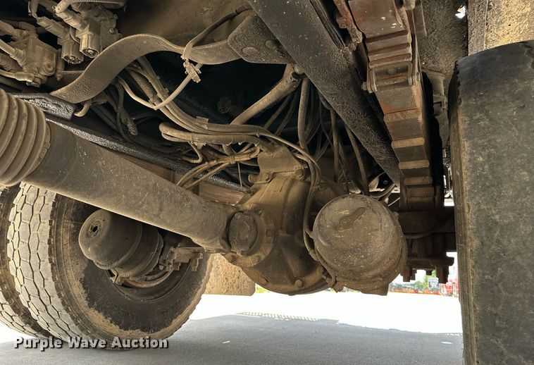 image for item EN3967 2005 GMC C7500 bucket truck