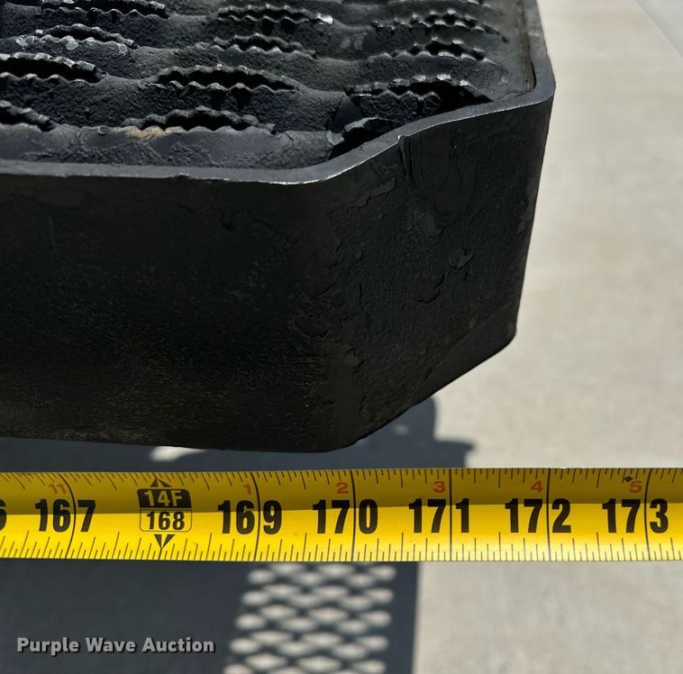 image for item EN3967 2005 GMC C7500 bucket truck