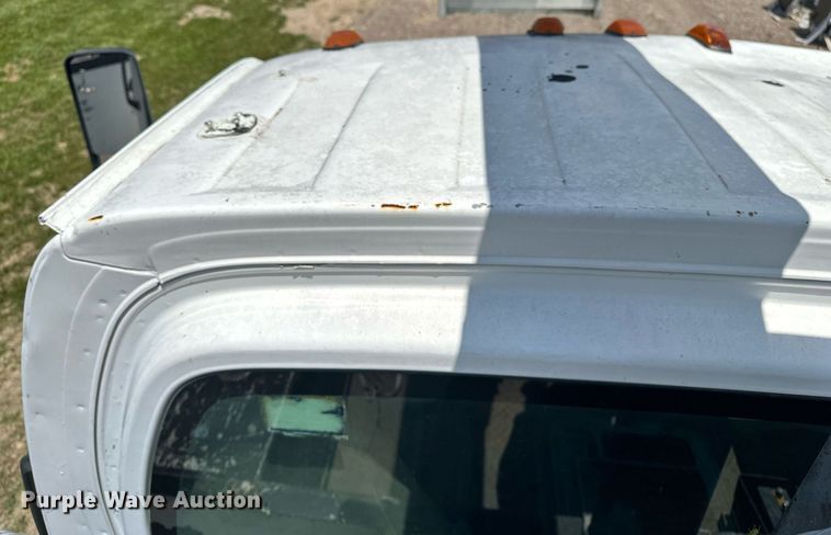 image for item EN3967 2005 GMC C7500 bucket truck