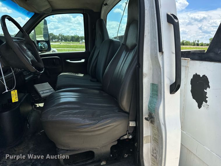 image for item EN3967 2005 GMC C7500 bucket truck