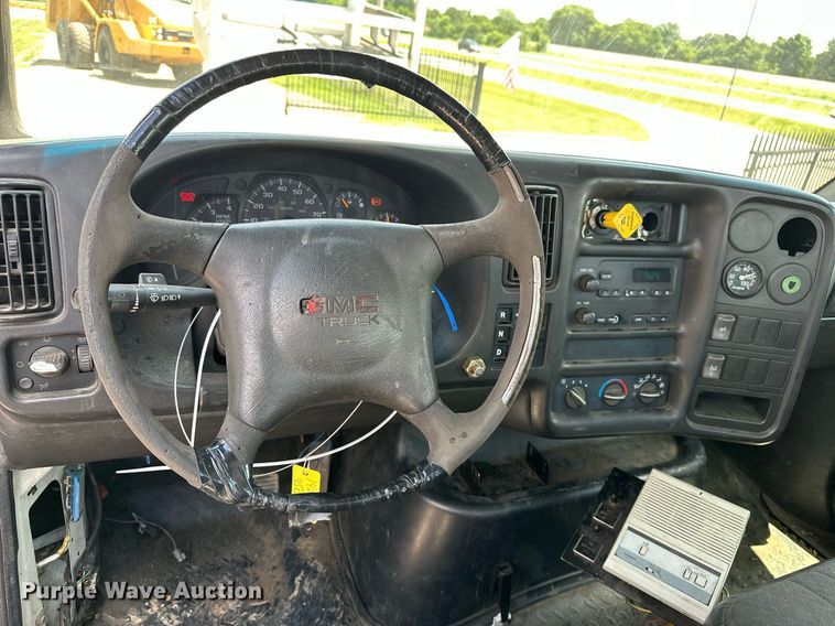 image for item EN3967 2005 GMC C7500 bucket truck