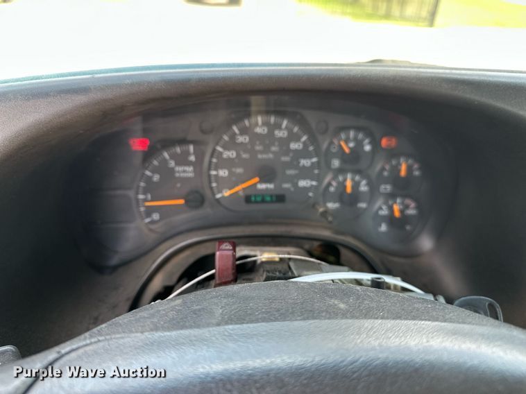 image for item EN3967 2005 GMC C7500 bucket truck