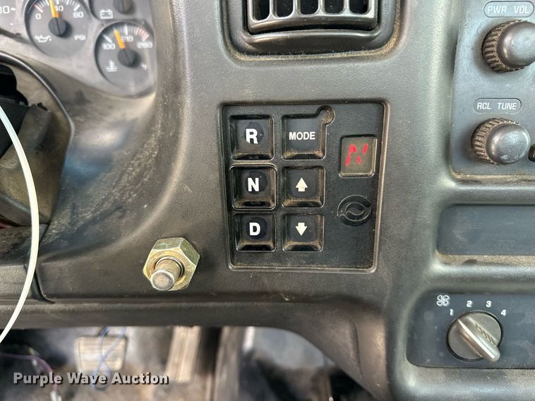 image for item EN3967 2005 GMC C7500 bucket truck