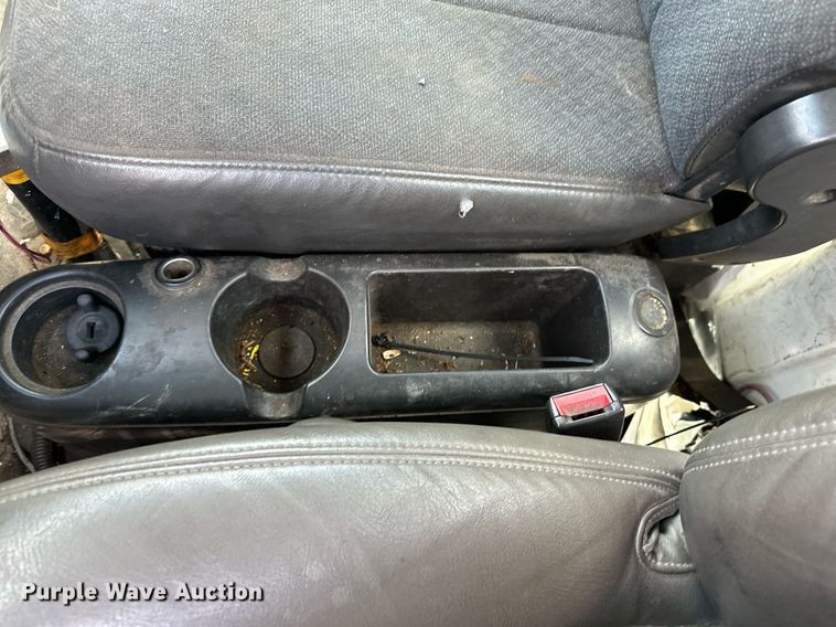 image for item EN3967 2005 GMC C7500 bucket truck