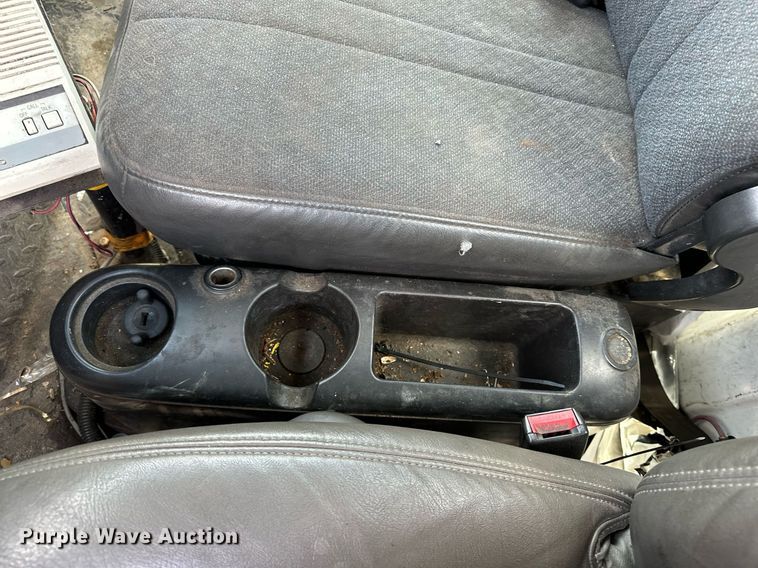 image for item EN3967 2005 GMC C7500 bucket truck