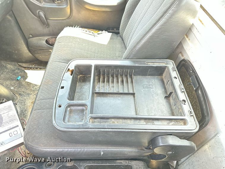 image for item EN3967 2005 GMC C7500 bucket truck