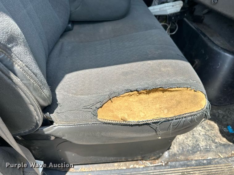 image for item EN3967 2005 GMC C7500 bucket truck