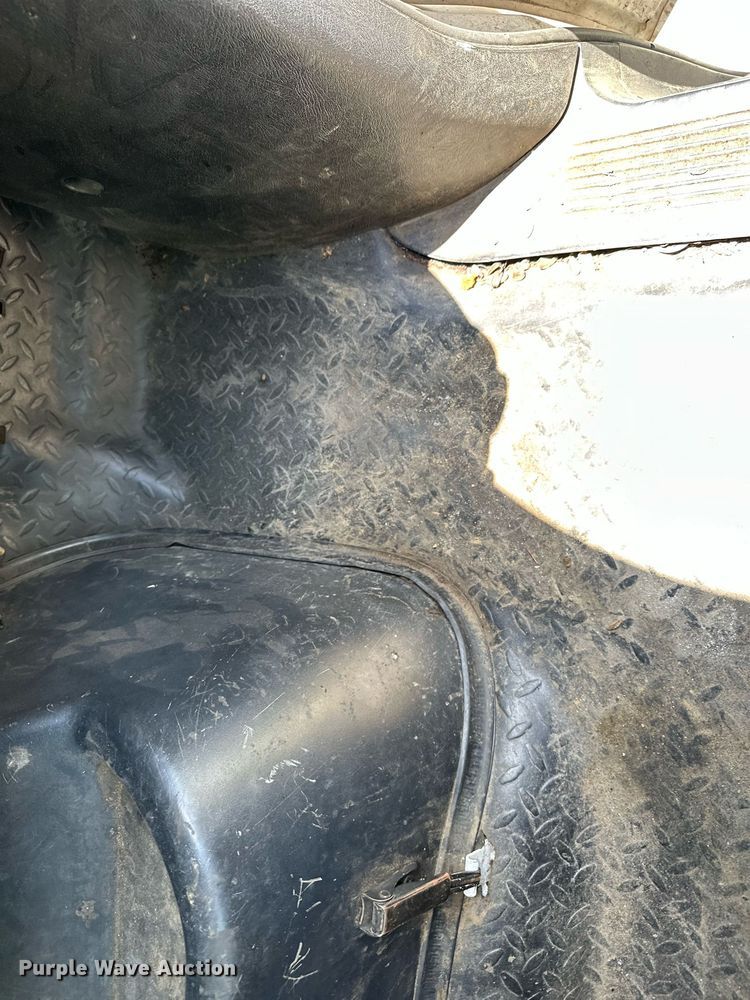 image for item EN3967 2005 GMC C7500 bucket truck