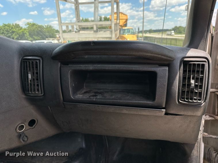 image for item EN3967 2005 GMC C7500 bucket truck