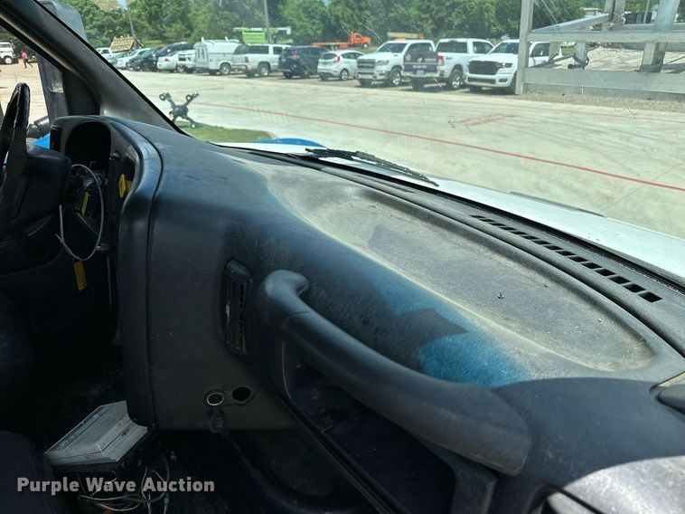 image for item EN3967 2005 GMC C7500 bucket truck