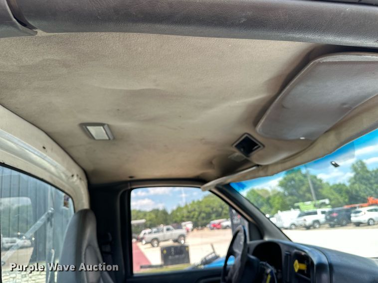 image for item EN3967 2005 GMC C7500 bucket truck