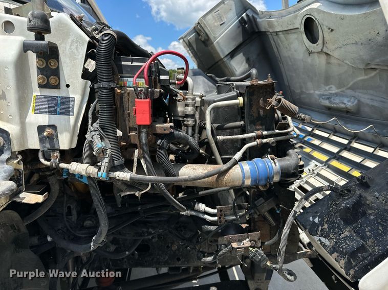 image for item EN3967 2005 GMC C7500 bucket truck