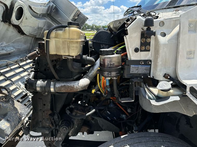 image for item EN3967 2005 GMC C7500 bucket truck