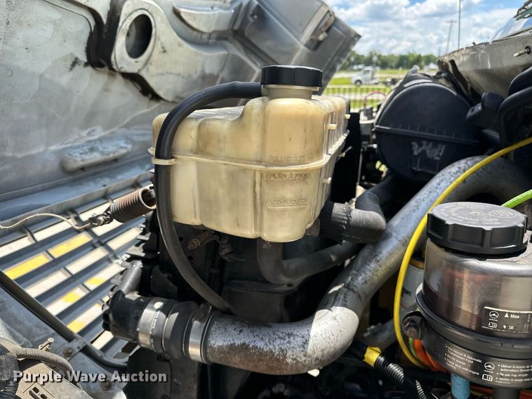 image for item EN3967 2005 GMC C7500 bucket truck