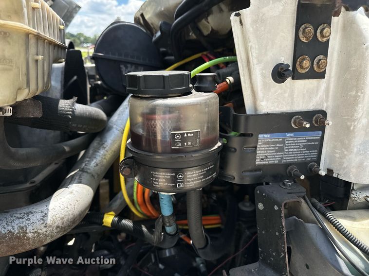 image for item EN3967 2005 GMC C7500 bucket truck