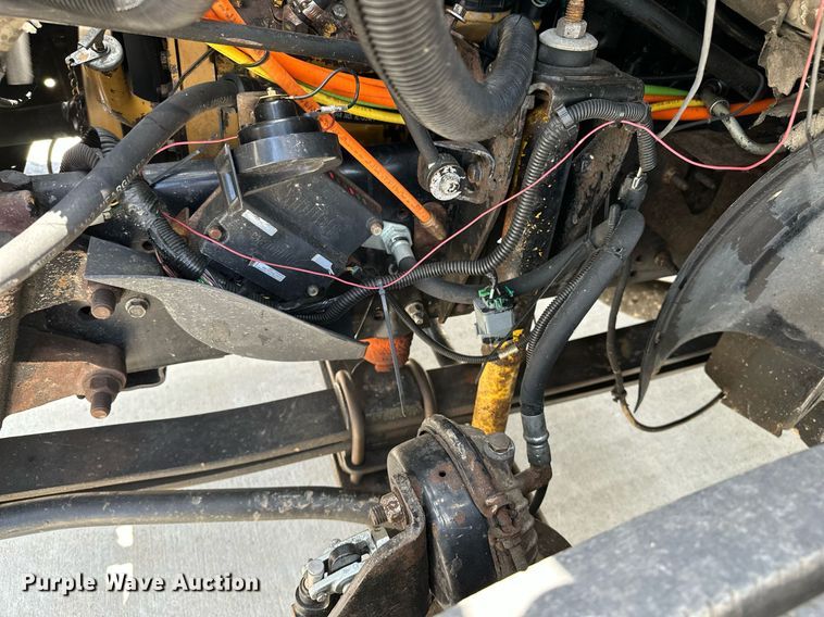 image for item EN3967 2005 GMC C7500 bucket truck