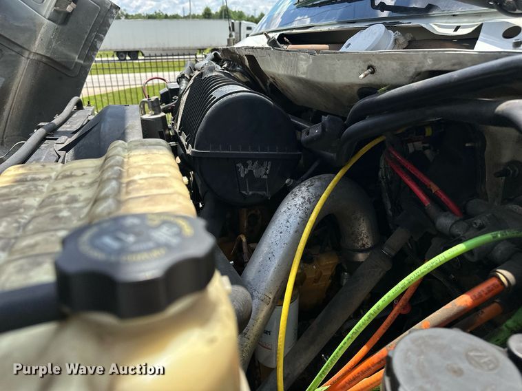 image for item EN3967 2005 GMC C7500 bucket truck