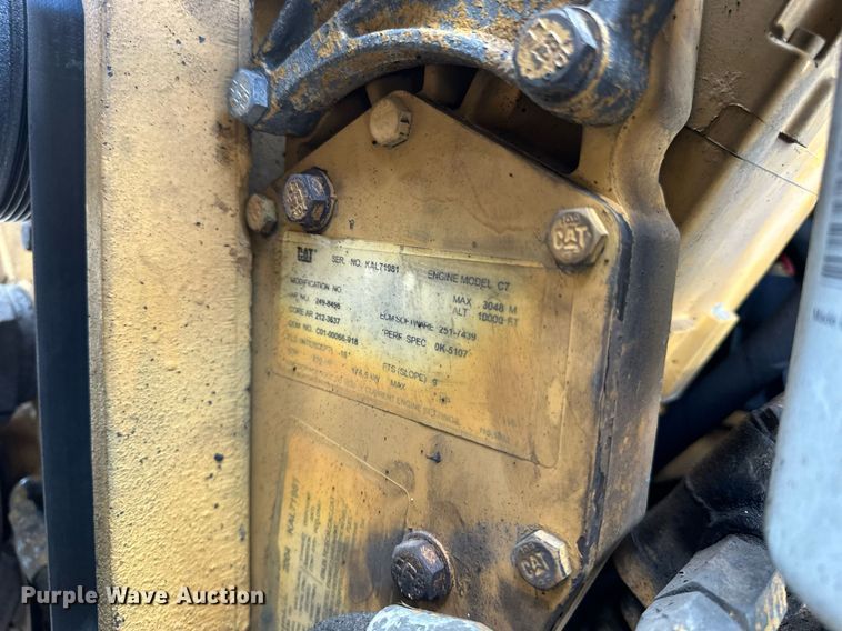 image for item EN3967 2005 GMC C7500 bucket truck