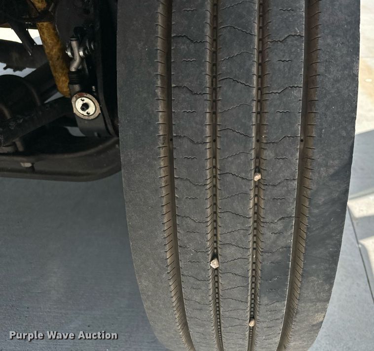 image for item EN3967 2005 GMC C7500 bucket truck