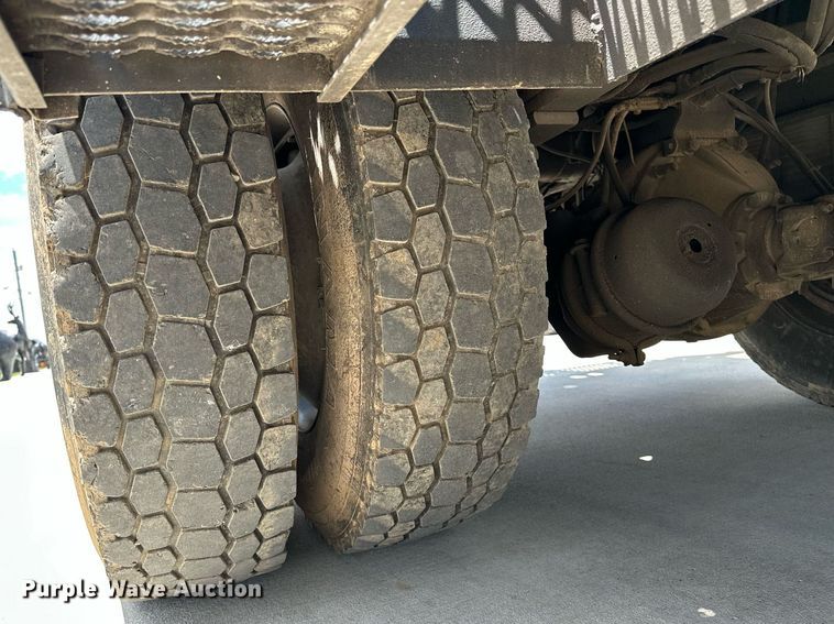 image for item EN3967 2005 GMC C7500 bucket truck