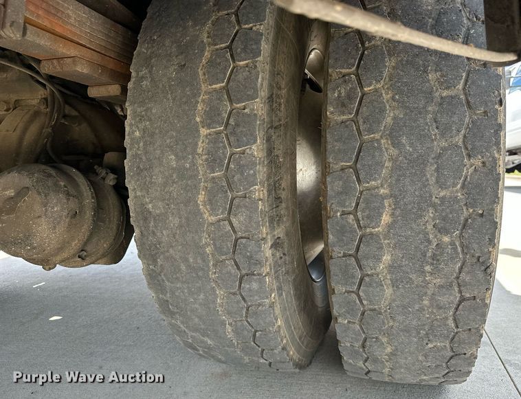 image for item EN3967 2005 GMC C7500 bucket truck