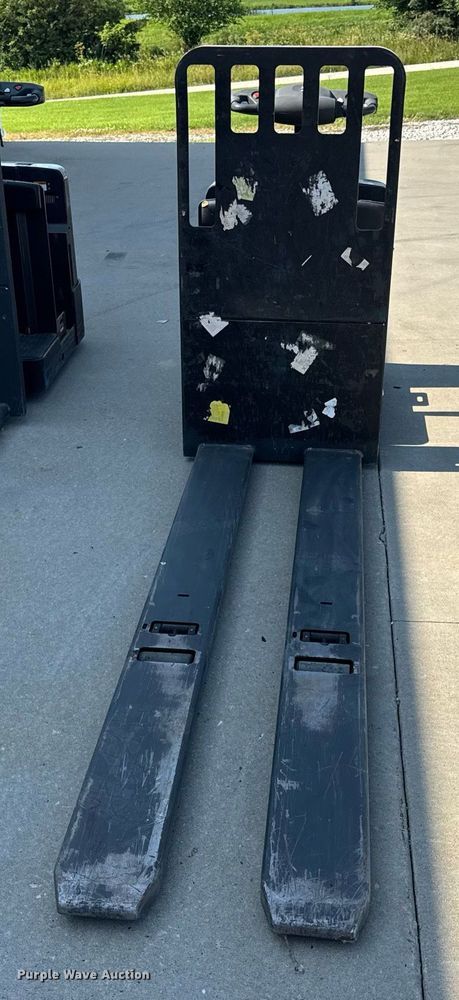 image for item EN4572 UniCarriers SPXT2W3G80BV pallet jack