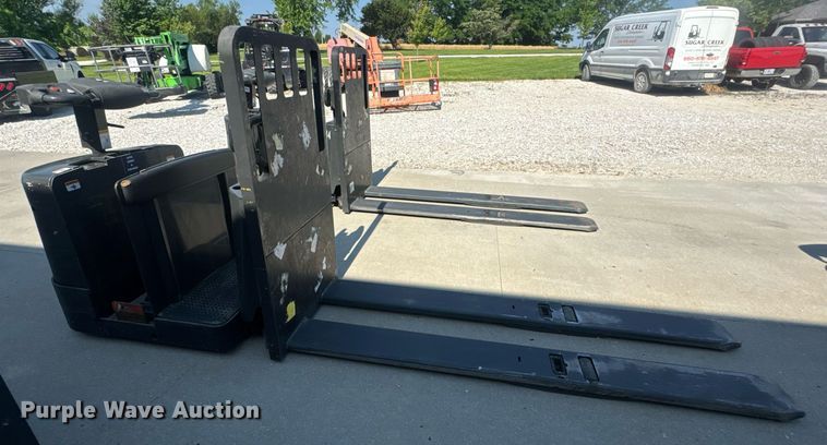 image for item EN4572 UniCarriers SPXT2W3G80BV pallet jack