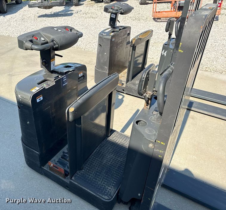 image for item EN4572 UniCarriers SPXT2W3G80BV pallet jack