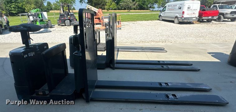 image for item EN4573 UniCarriers SPXT2W3G80BV pallet jack