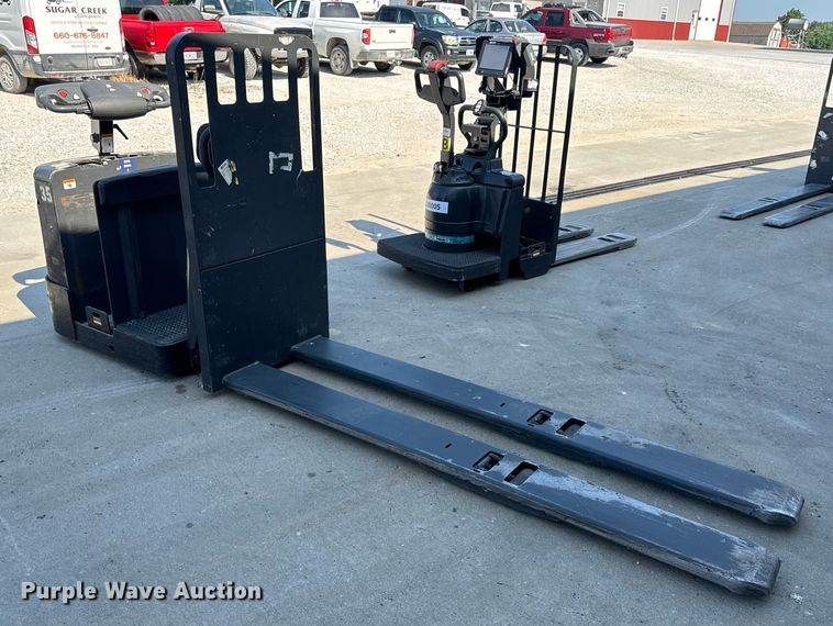 image for item EN4574 UniCarriers SPXT2W3G80BV pallet jack